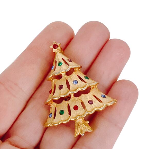 VTG Signed JJ Jonette Gold Tone Christmas Tree Brooch Pin Colorful Crystals - Picture 2 of 10